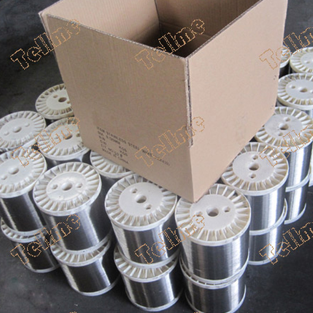 Scourer making machine and raw material